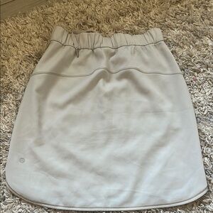 Lululemon Women's gray skirt